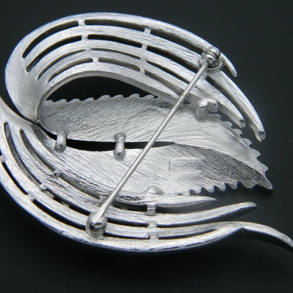 Crown TRIFARI Abstract Silver Tone Feather Pin - Picture 5 of 5